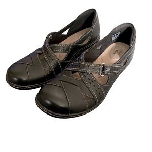 Clarks Bendable Slip On Black Leather Mary Jane Shoes Women’s Size 10N